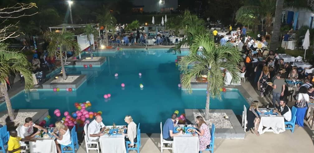 Djembe Beach Resort Kololi Exterior foto